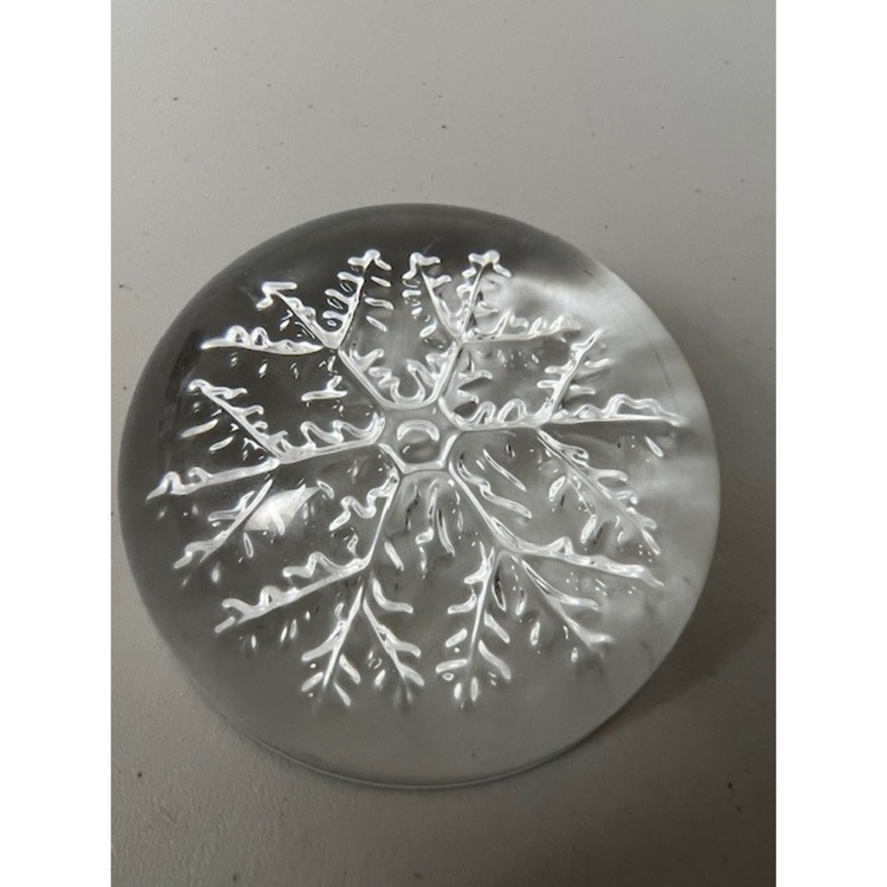 Avon 24% Lead Crystal Snowflake Domed Paperweight Holiday made by Cristal France - Picture 5 of 11